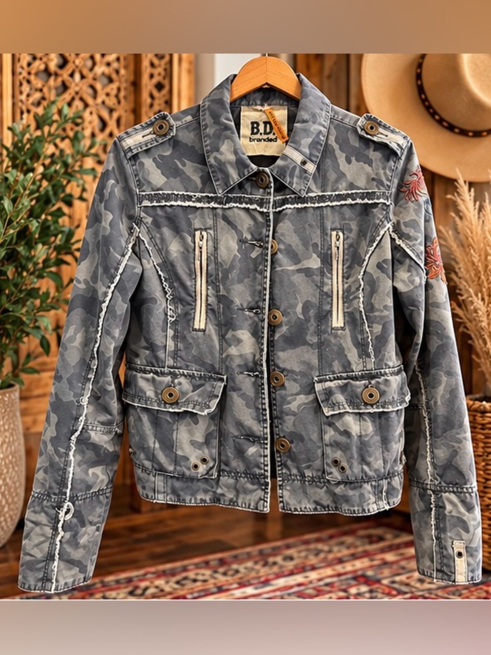 B.D. Branded Deep Los Angeles Camo Embroidered Jacket L